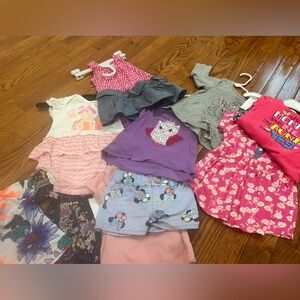 Girls clothing bundle
12-18 months